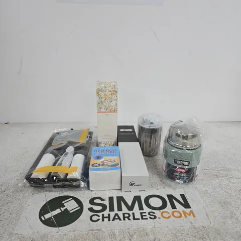 APPROXIMATELY 20 ASSORTED ITEMS INCLUDING THERMOS FOOD FLASK, A SOAP DISPENSER AND K THERMO THERMOMETER