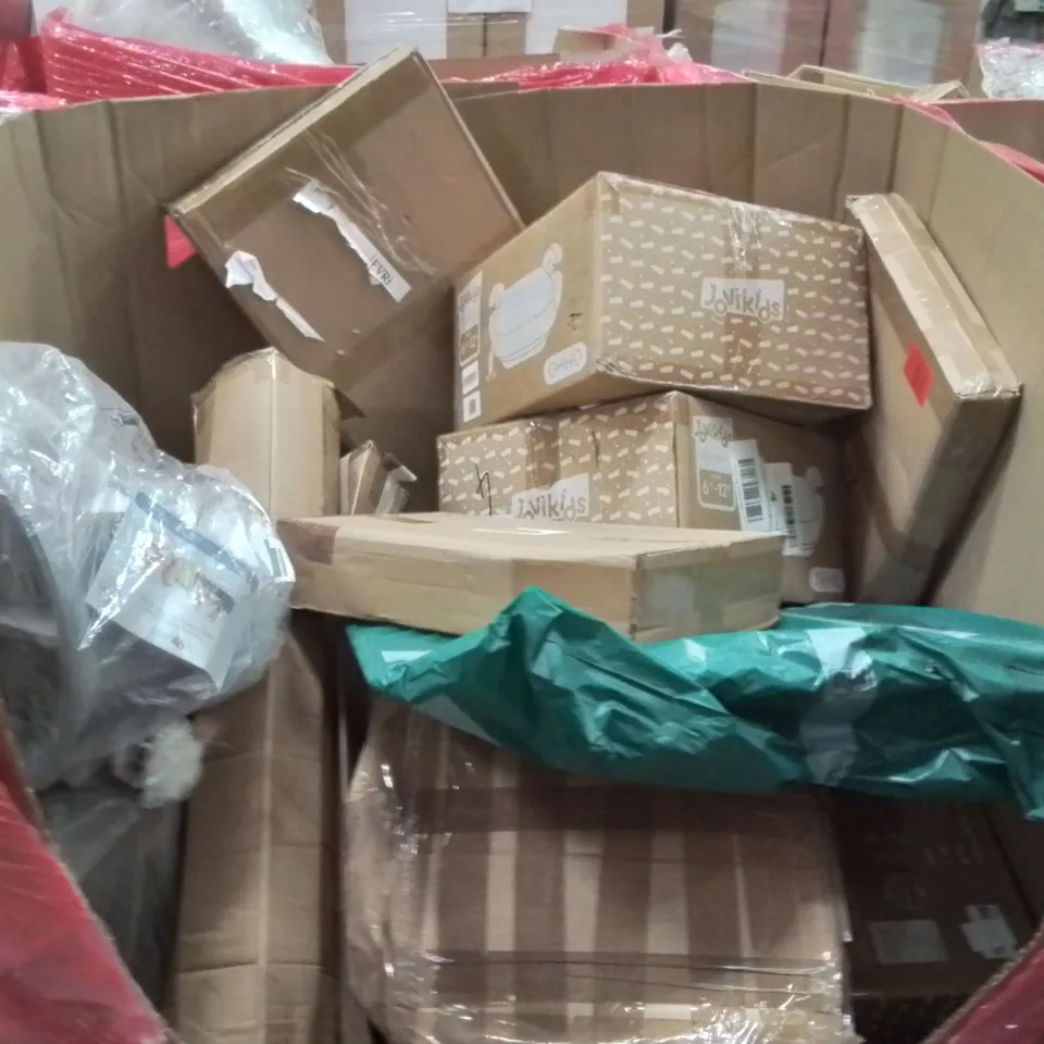 PALLET CONTAINING VARIOUS ASSORTED BOXED HOUSEHOLD ITEMS TO INCLUDE: CHILDREN'S BOOSTER SEATS, SOFA BED AND LOTS MORE UNMARKED BOXED ITEMS 