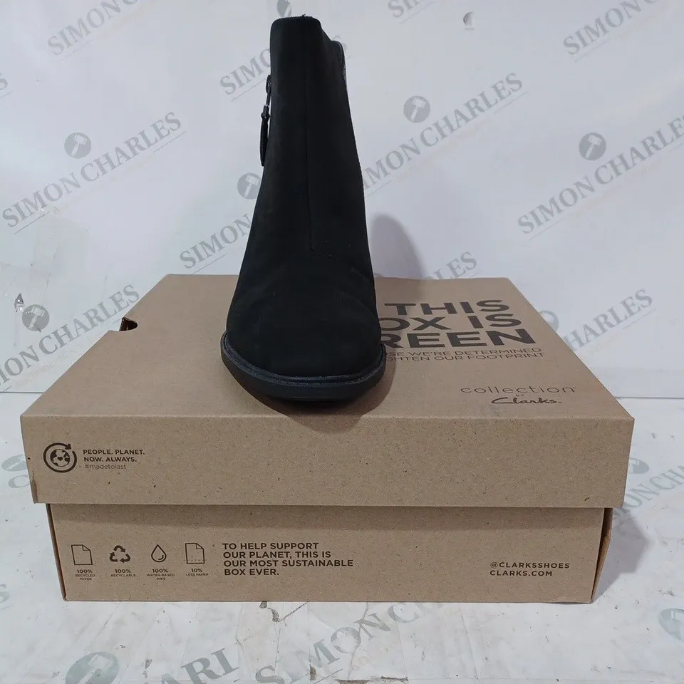 BOXED PAIR OF CLARKS SCENE ZIP BOOTS IN BLACK UK SIZE 8