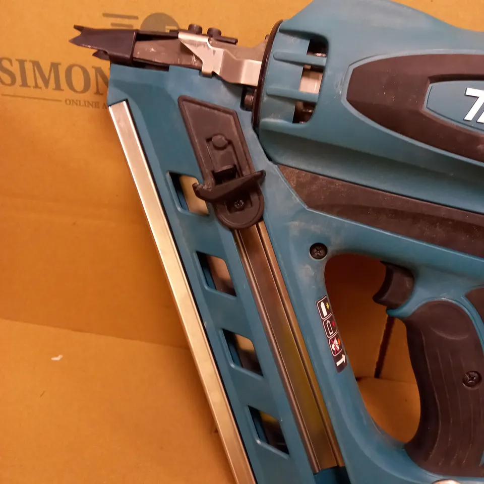MAKITA CORDLESS CLIPPED HEAD FRAMING NAILER