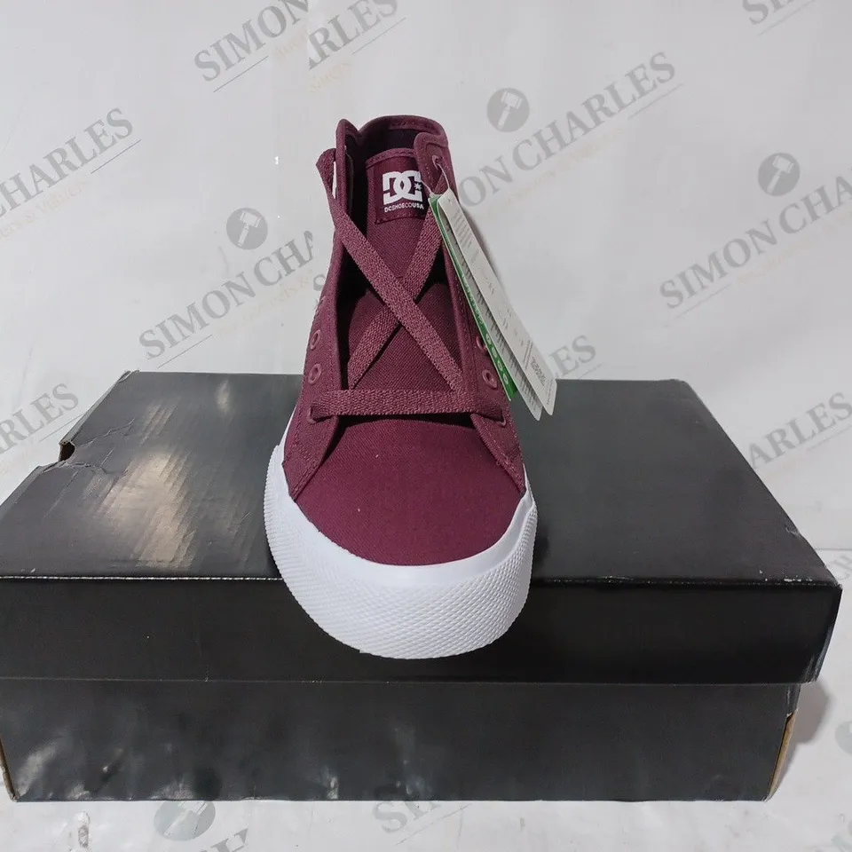 BOXED PAIR OF DC MANUAL HI TXSE SHOES IN PLUM UK SIZE 9