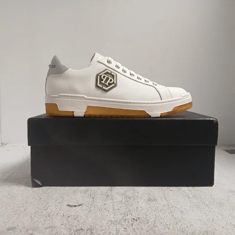 BOXED PAIR OF PHILIPP PLEIN RUNNER ICONIC SHOES IN WHITE SIZE 43