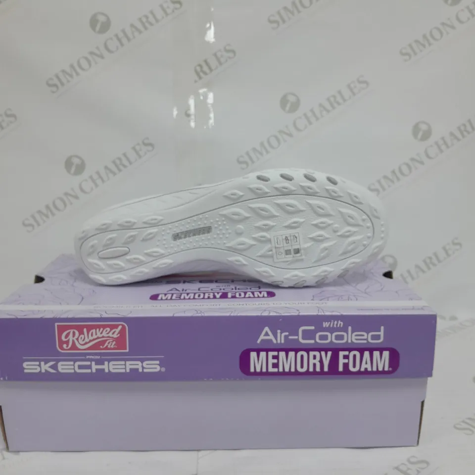SKECHERS BREATH EASY TRAINER WHITE SIZE 6 