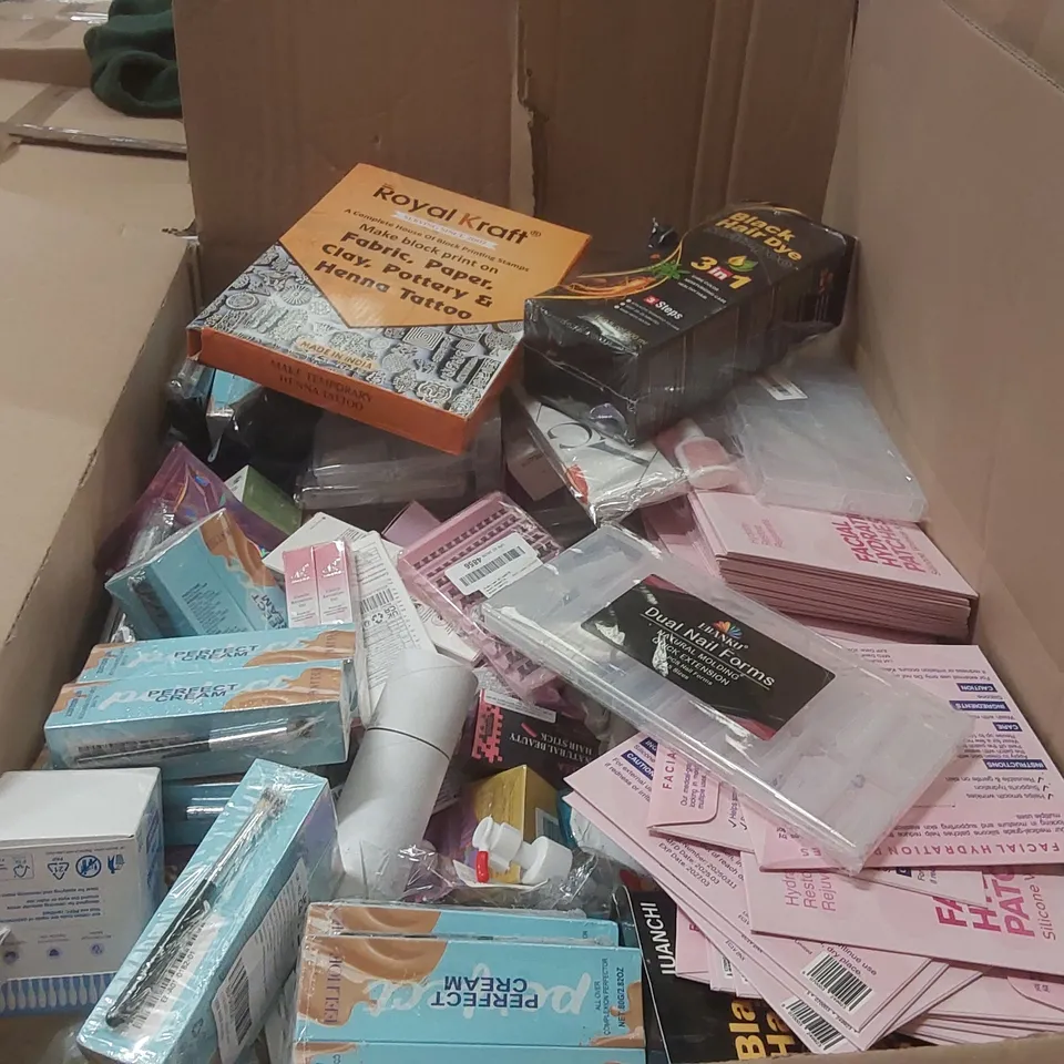 PALLET CONTAINING A VERY LARGE QUANTITY OF ASSORTED COSMETICS ITEMS