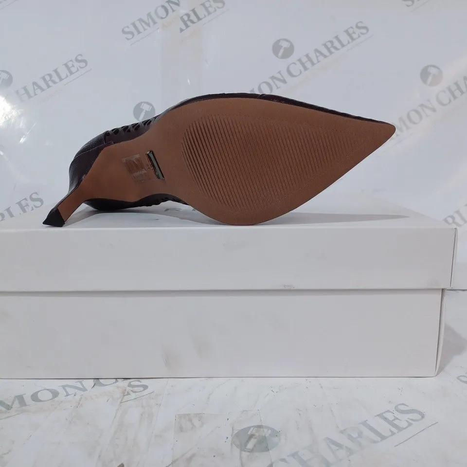 BOXED PAIR OF REISS CLOVER LIZARD SLIP-ON HEELS IN POMEGRANATE SIZE 4