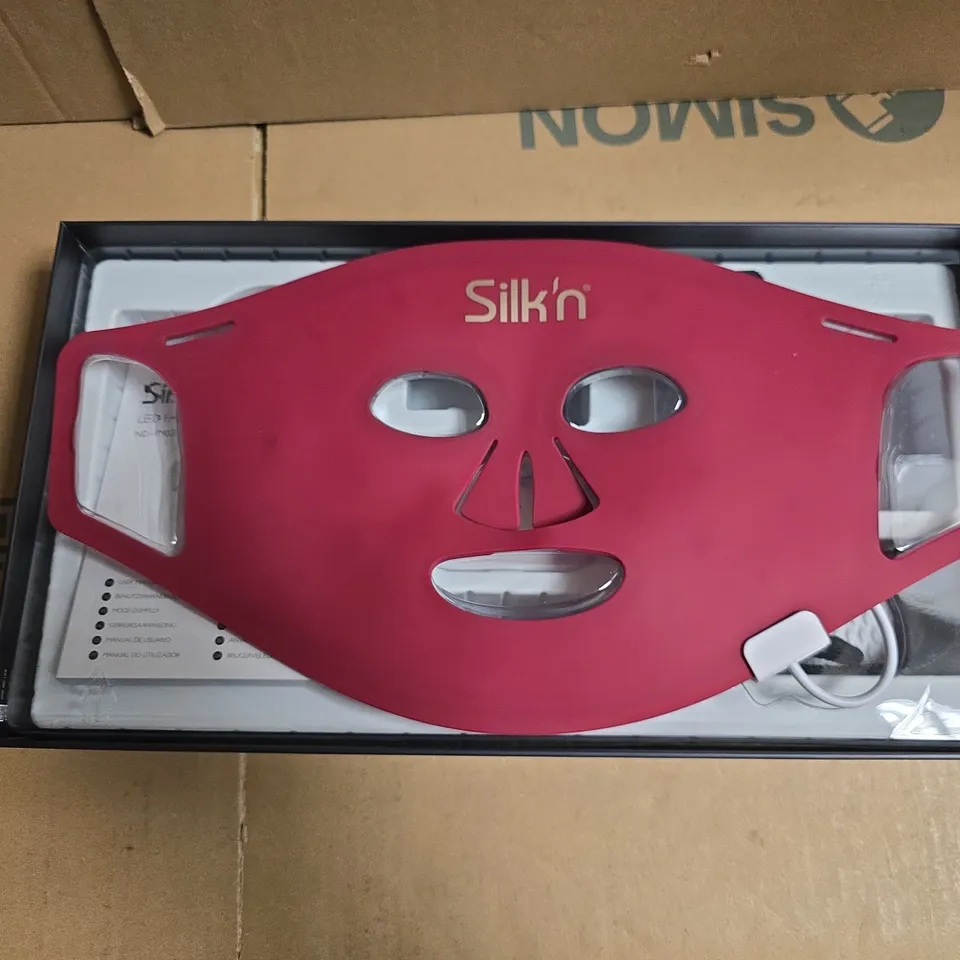 BOXED SILK'N LED FACE MASK