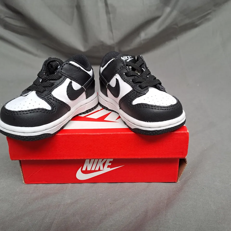 BOXED PAIR OF NIKE DUNK LOW SHOES IN WHITE/BLACK SIZE 2.5