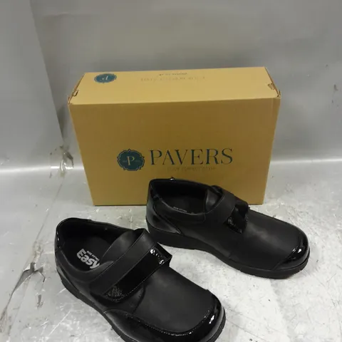 BOXED PAIR OF PAVERS EASYFIT STRAP SHOES SIZE 38