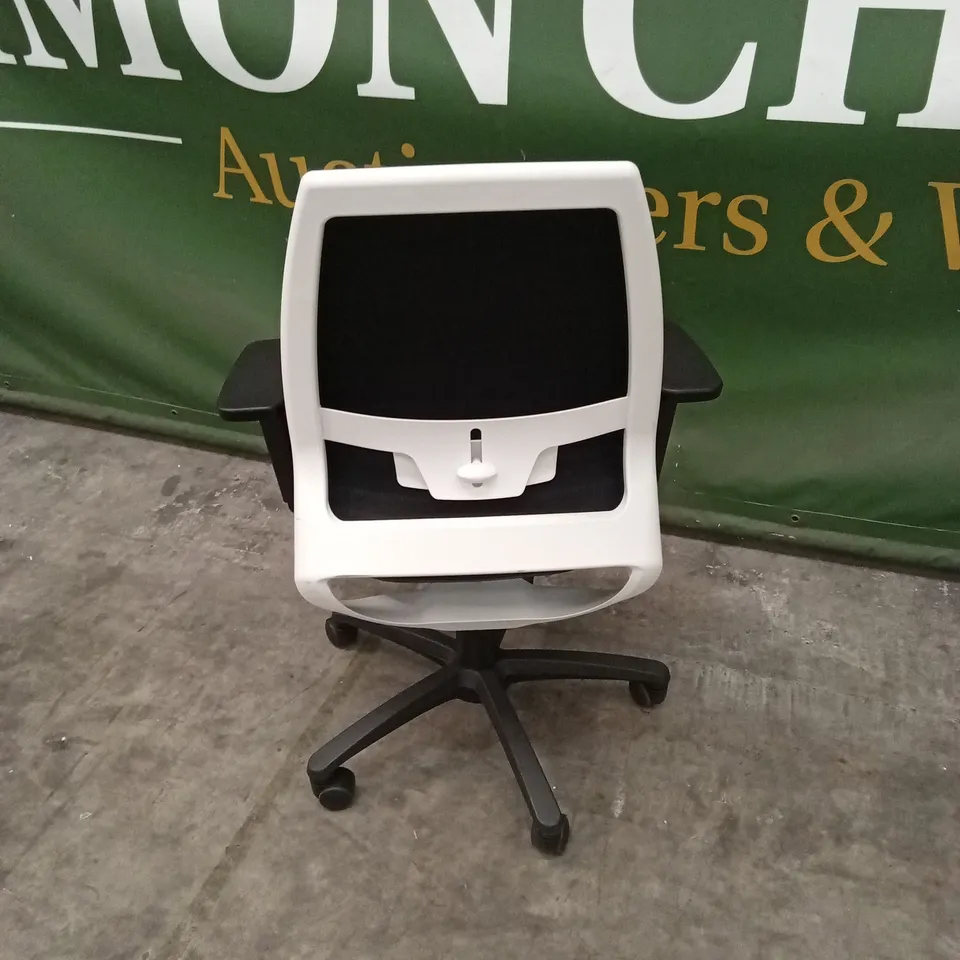 OFFICE CHAIR - BLACK/WHITE TRIM