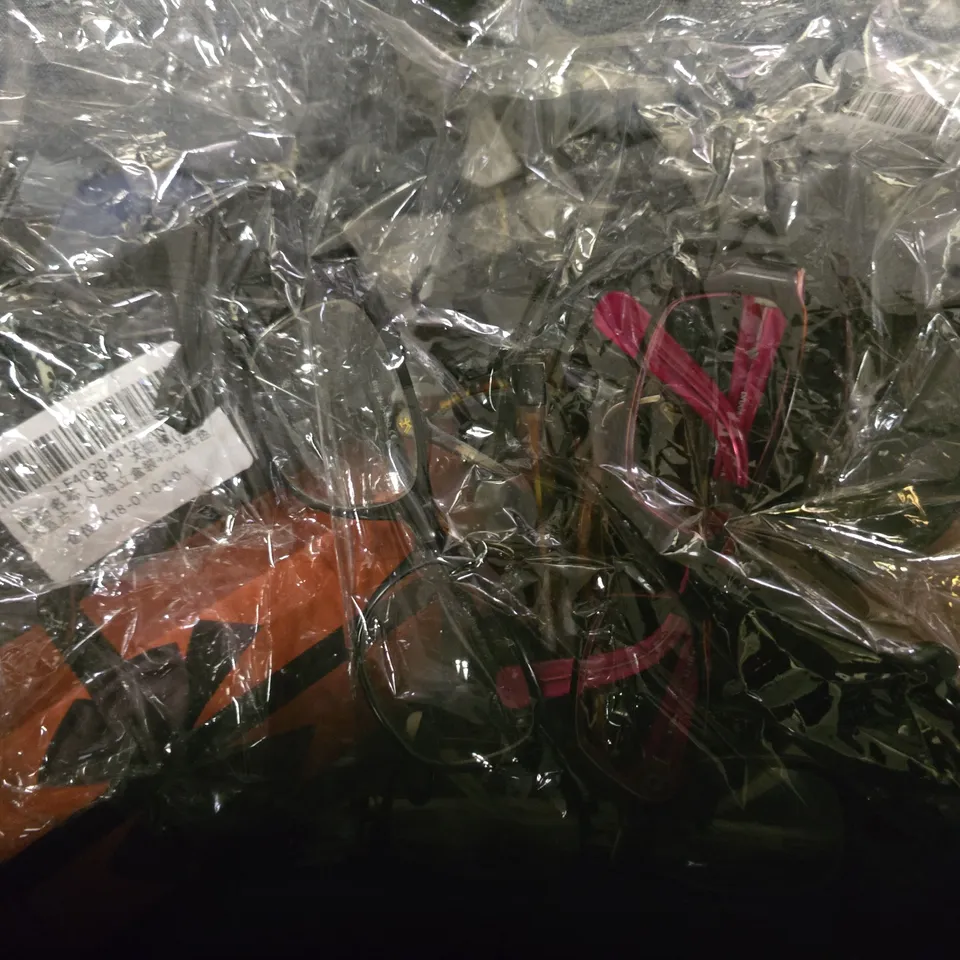 APPROXIMATELY 12 ASSORTED VISION CARE ITEMS TO INCLUDE - SUNGLASSES , EYEWEAR PLACE , CARRY CASE ETC