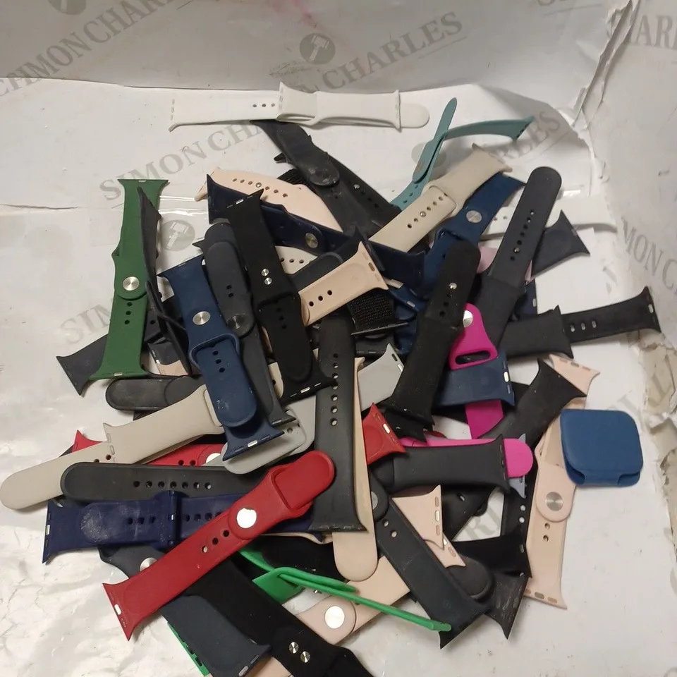 APPROXIMATELY 30 ASSORTED LOOSE SMART WATCH STRAPS IN VARIOUS DESIGNS & SIZES 