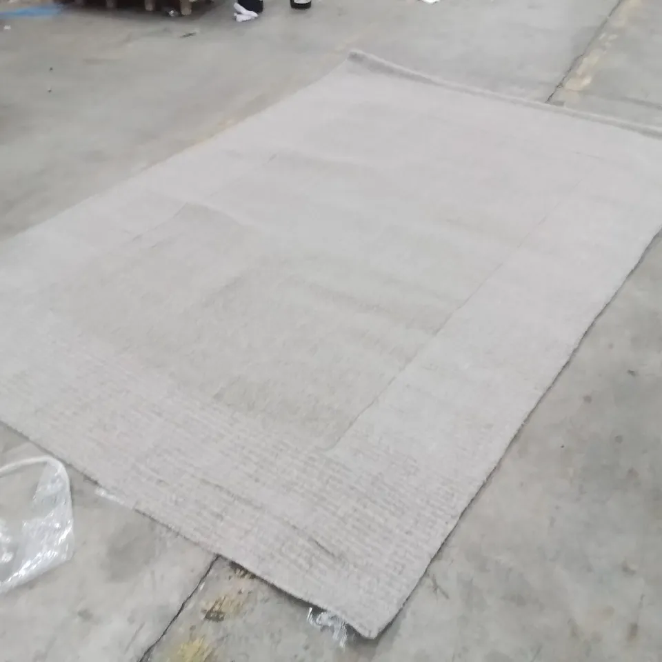 QUALITY DESIGNER AREA RUG - APPROXIMATELY 230X160CM