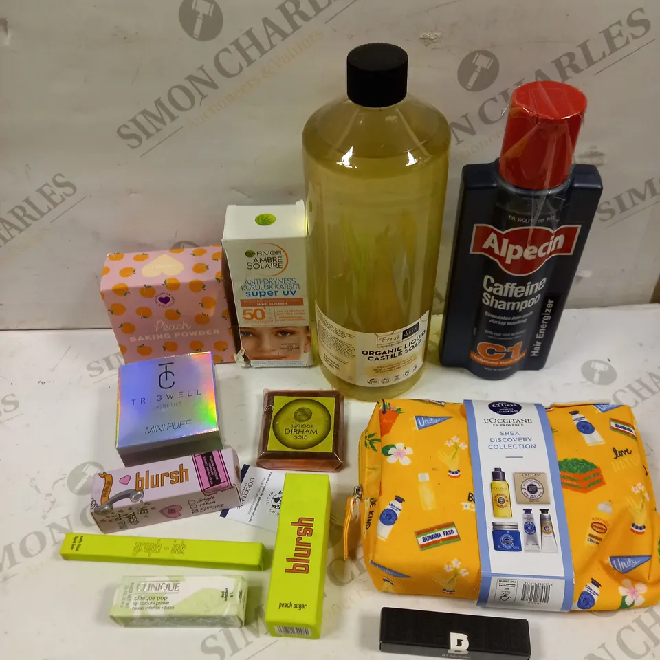 BOX OF APPROXIMATELY 20 ASSORTED HEALTH & BEAUTY PRODUCTS TO INCLUDE ALPECIN CAFFINE SHAMPOO, TRIGWELL MINI PUG, CLINIQUE POP LIP COLOUR ETC 