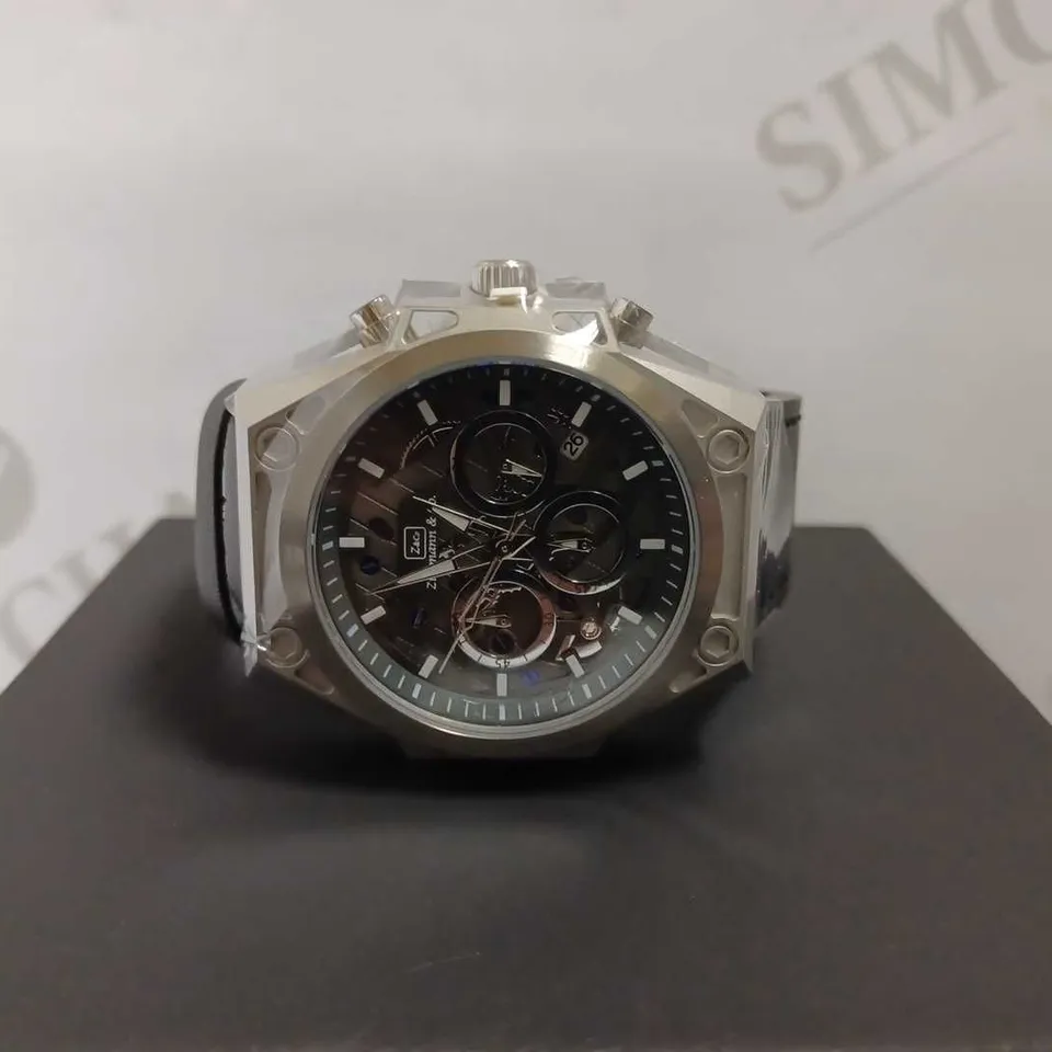 MEN’S ZIHLMANN & CO CHRONOGRAPH WATCH – MODEL ZC100 – STAINLESS STEEL CASE – BLACK DIAL WITH SUB DIALS – 5ATM WATER RESISTANT – BLACK GENUINE LEATHER STRAP 