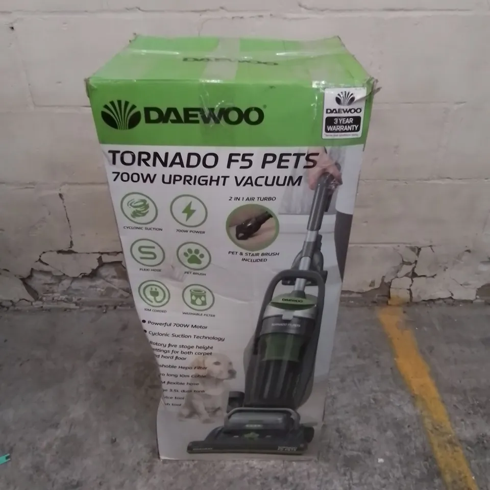 BOXED DAEWOO TORNADO F5 PETS 700W UPRIGHT VACUUM