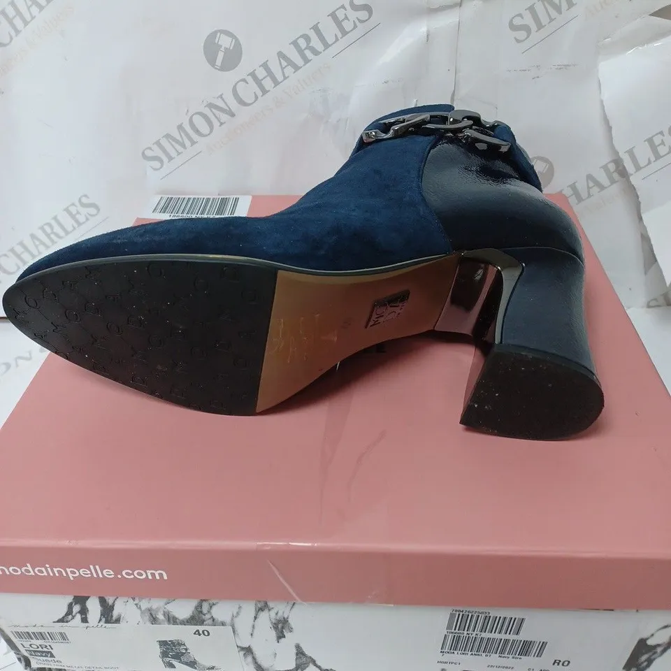 BOXED MODA IN PELLE LORI ANKLE BOOTS, NAVY - SIZE 7