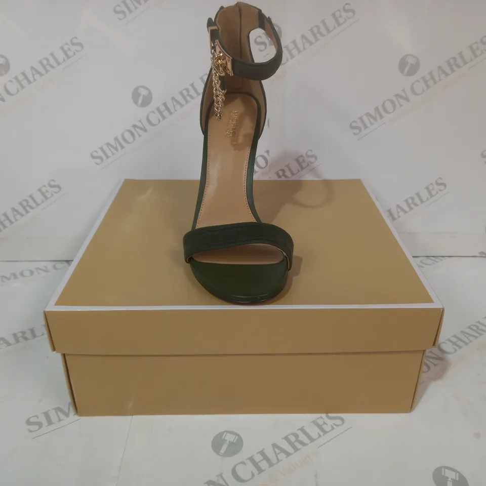 BOXED PAIR OF MICHAEL KORS HAMILTON HEELED SANDALS IN GREEN US SIZE 8M