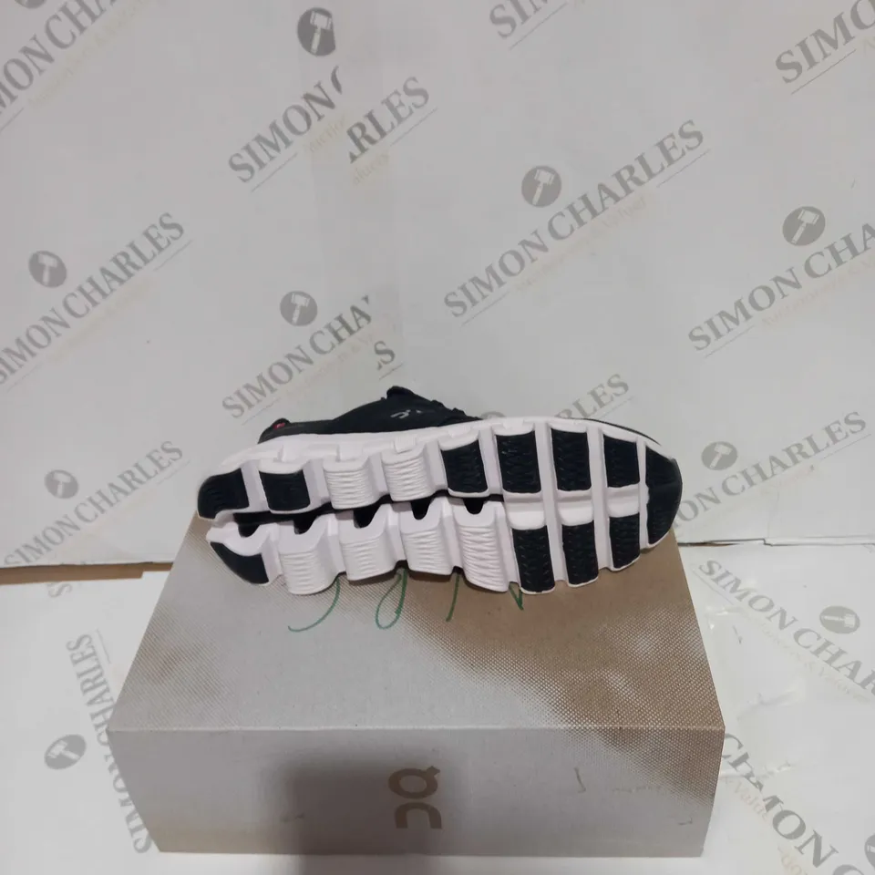 BOXED PAIR OF CLOUDSWIFT BLACK/ROCK WOMENS SIZE 8 