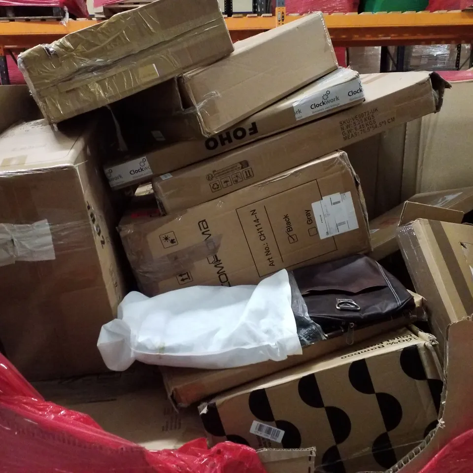 PALLET CONTAINING ASSORTED PRODUCTS INCLUDING VACUUM STAND, DESK FAN, DEEP FRYER, SIDE TABLE, DOLL HOUSE & HEATED THROW