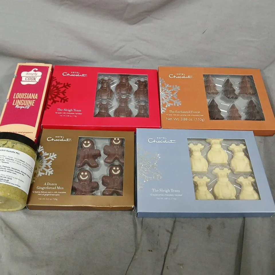 APPROXIMATELY 10 ASSORTED FOOD ITEMS TO INCLUDE SIMPLY COOK, HOTEL CHOCOLAT AND PISTACHIO MIX 