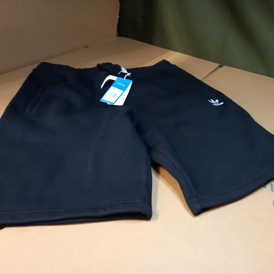 ADIDAS BLACK ESSENTIAL SHORT - LARGE