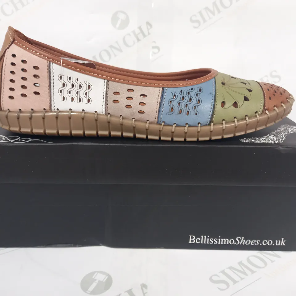 BOXED PAIR OF BELLISSIMO SLIP-ON SHOES IN MULTICOLOUR SIZE 7