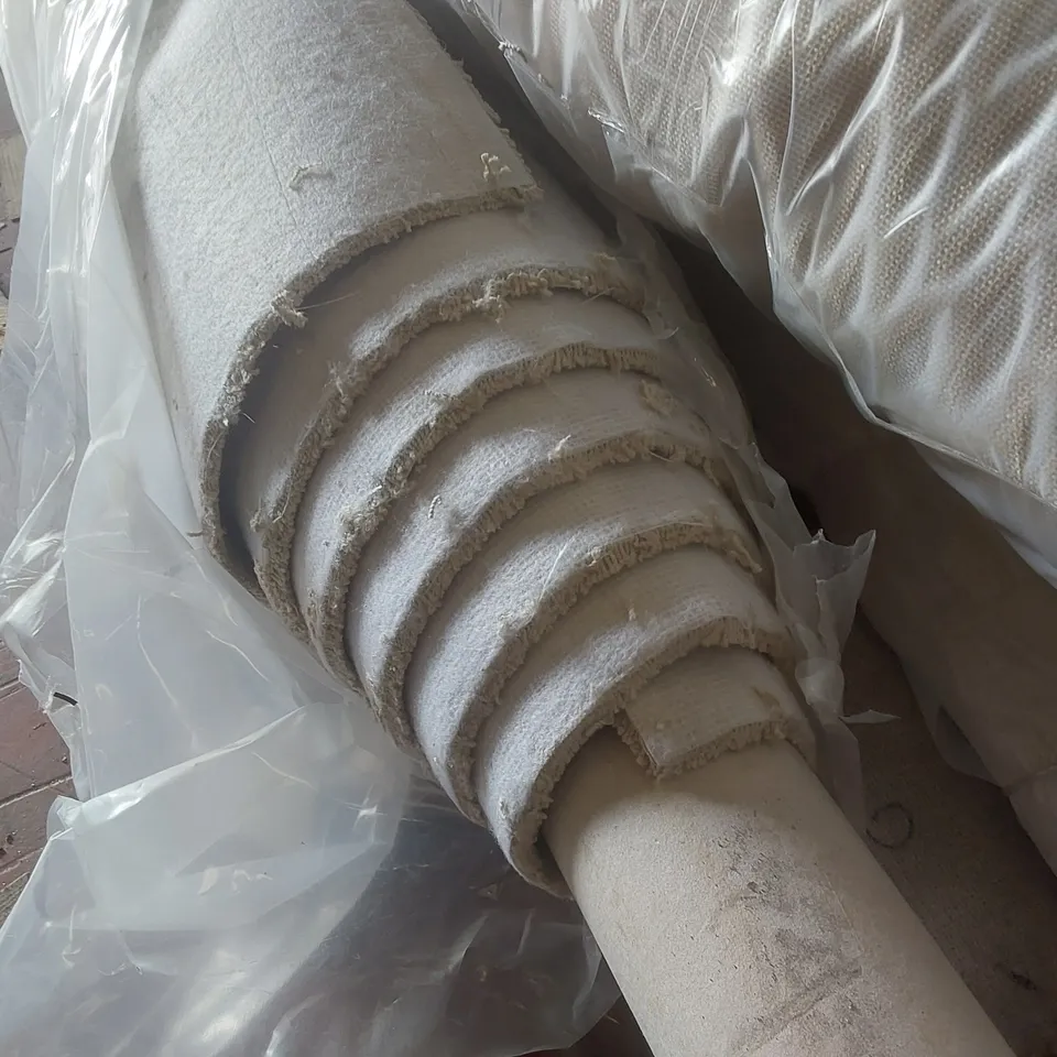 ROLL OF QUALITY HIGHBELI CARPET - APPROXIMATELY 2.5 x 4m
