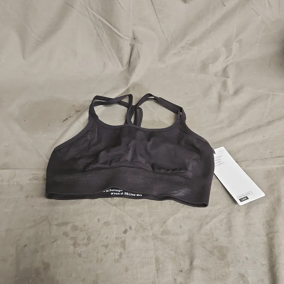 LNDR BLADE SUPER SCULPT SEAMLESS SPORTS BRA IN BLACK SIZE M/L