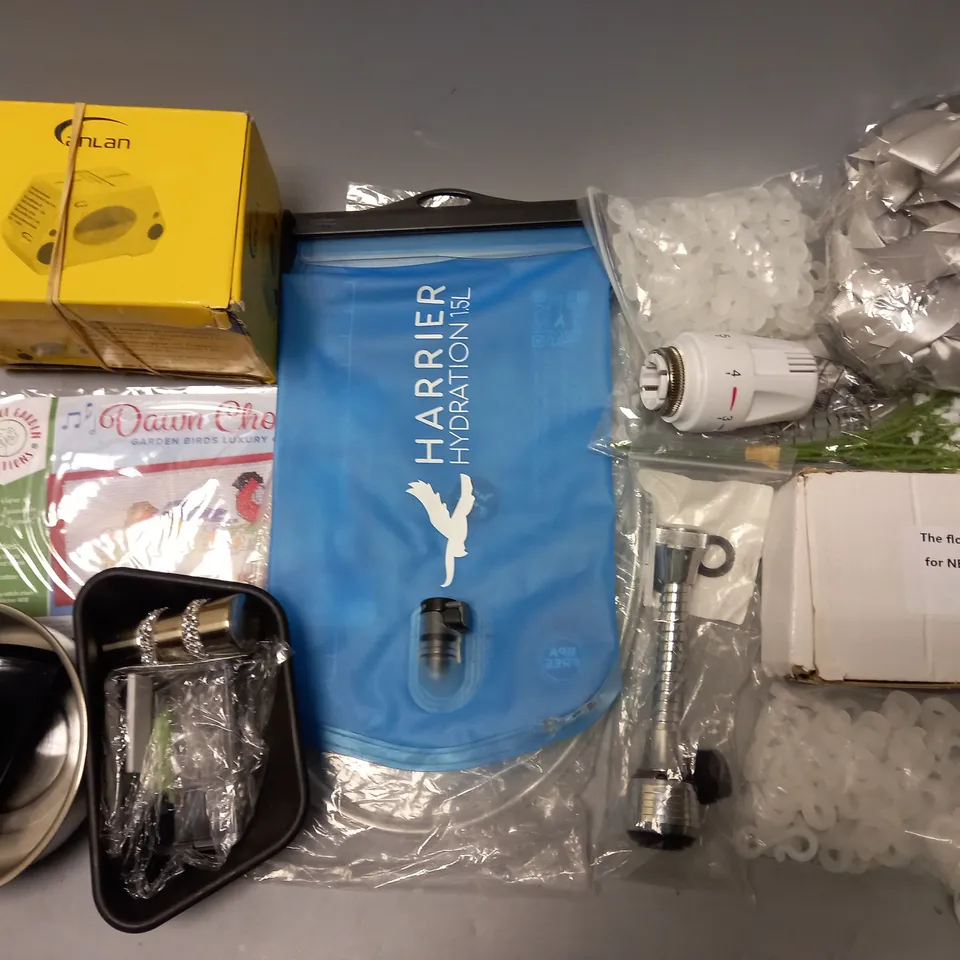 LARGE QUANTITY OF ASSORTED HOUSEHOLD BITS AND BOBS
