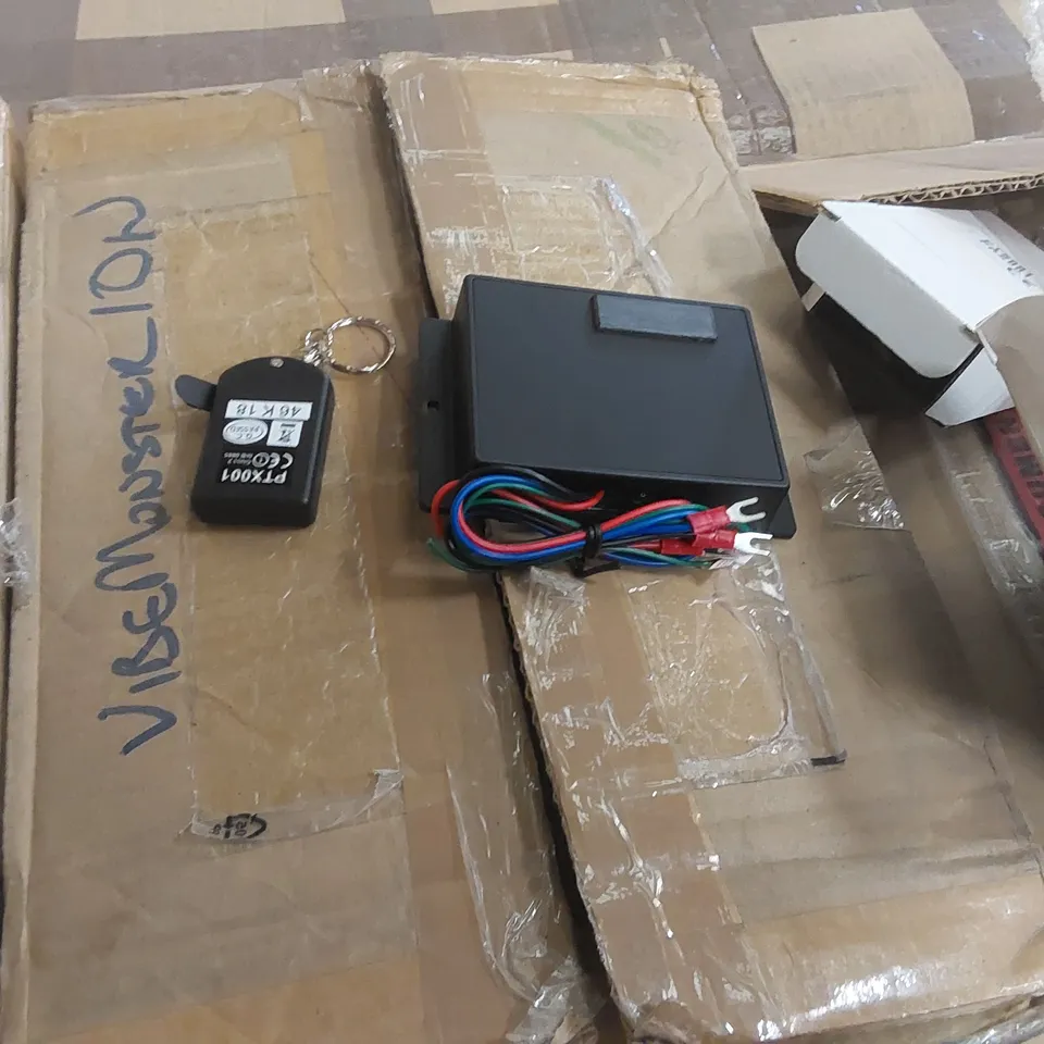 PALLET CONTAINING ASSORTED ITEMS INCLUDING: DAMAGED CARYSIL GD150 GRANITE INSETS, MX20000 DIGITAL BATHROOM SCALES ECT  