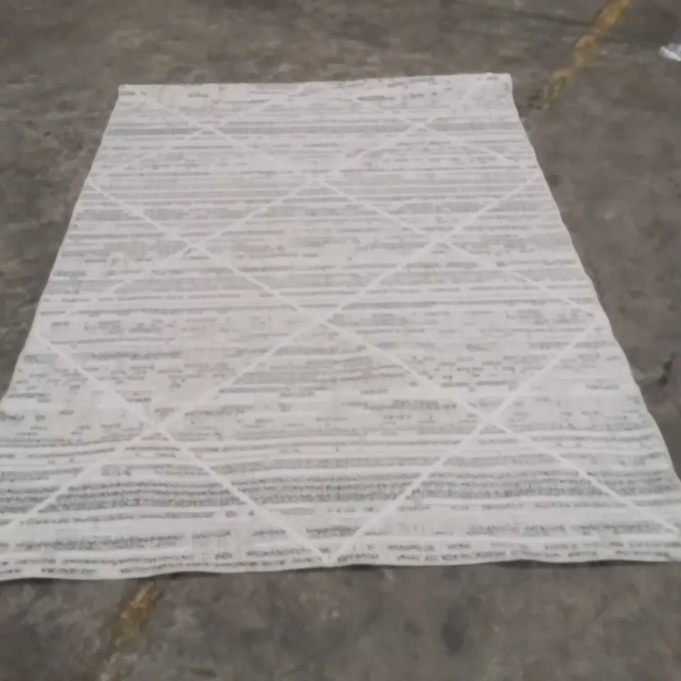 QUALITY DESIGNER AREA RUG - APPROXIMATELY 220X160