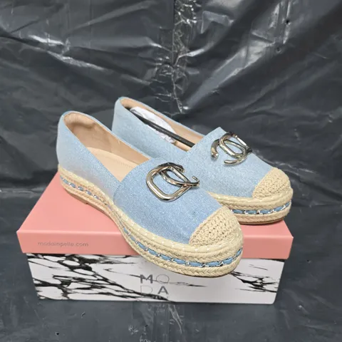 BOXED PAIR OF MODA IN PELLE FOLIO ESPADRILLE FLATFORM LOAFER IN NAVY - SIZE 6