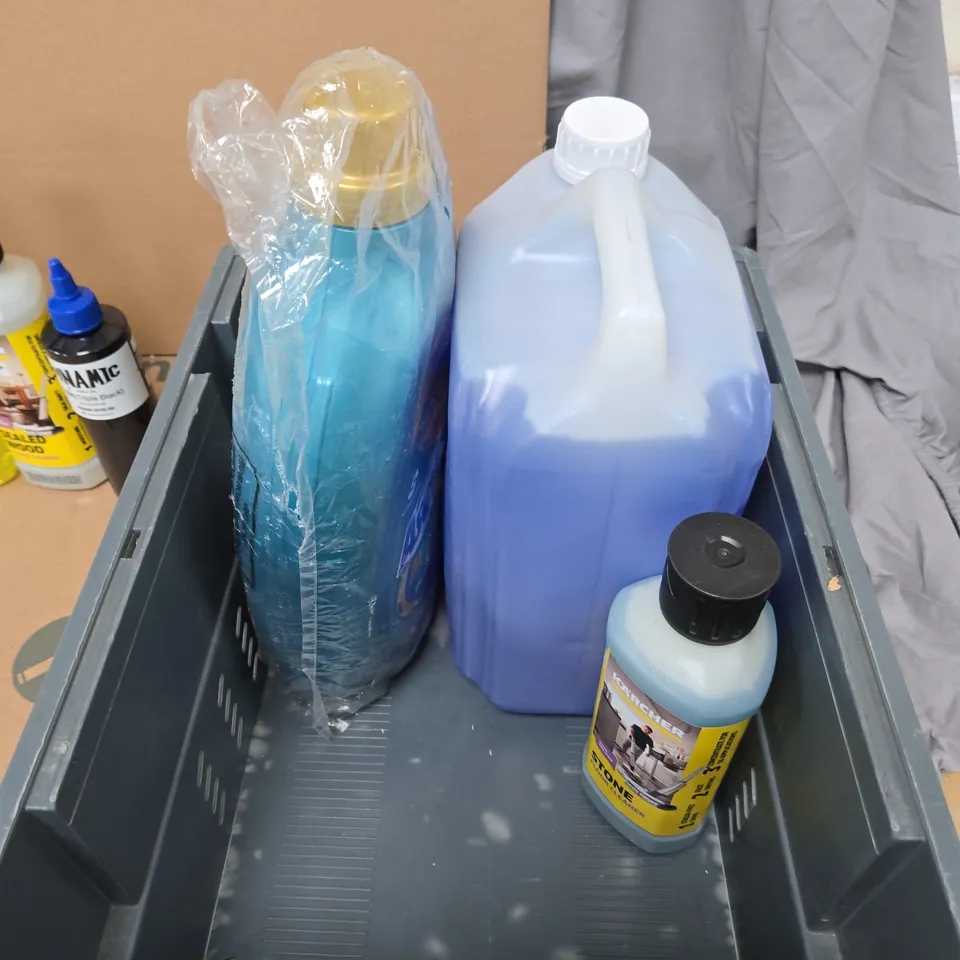 APPROXIMATELY 7 HOUSEHOLD LIQUIDS TO INCLUDE FAIRY NON BIO LIQUID, FABULOSA ALL PURPOSE CLEANER AND KARCHER SEALED WOOD FLOOR CLEANER