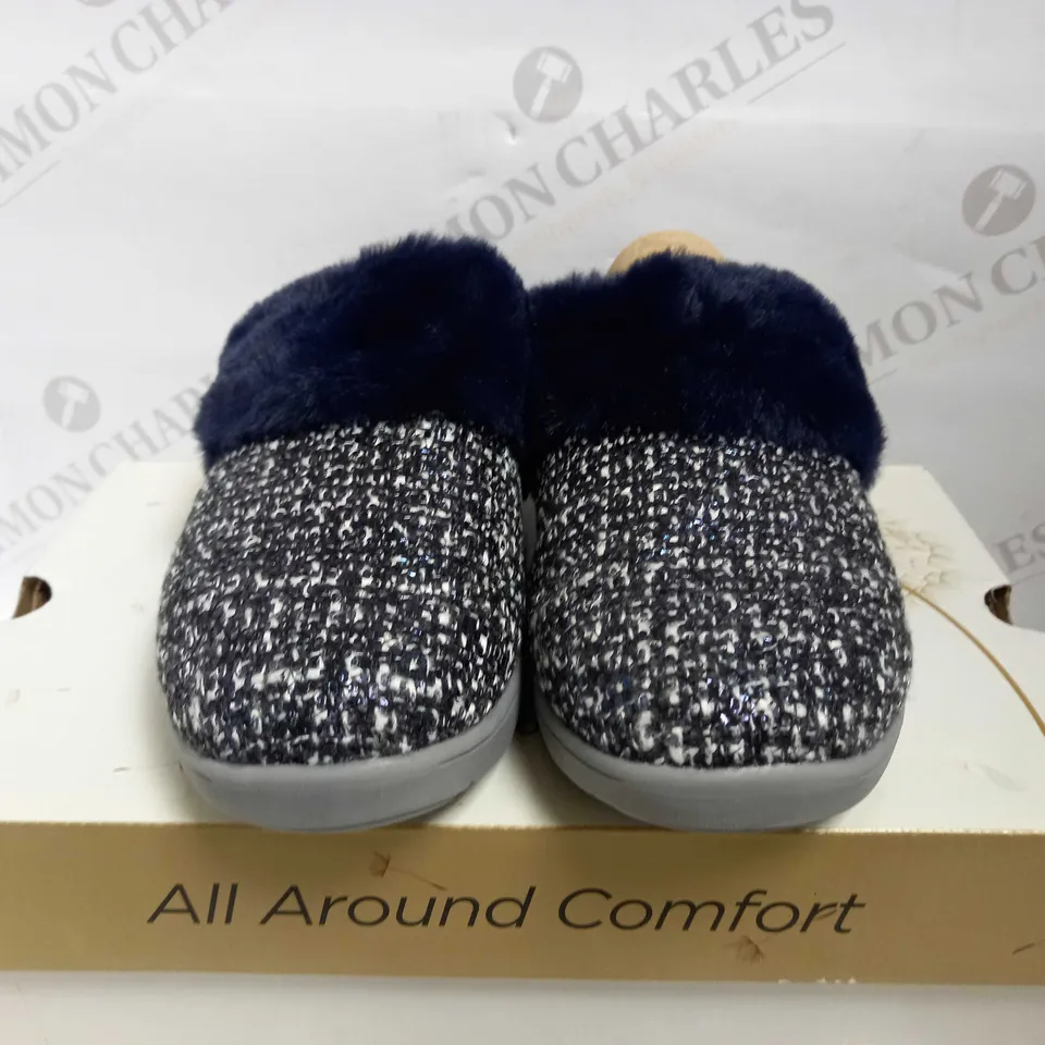 SKECHERS NAVY ARCH SLIP ON SHOES UK SIZE 3