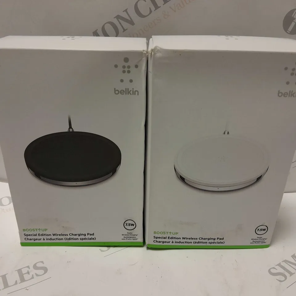 APPROXIMATELY 20 ASSORTED BELKIN BOOST UP SPECIAL EDITION WIRELESS CHARGING PADS (BLACK AND WHITE VARIANTS)