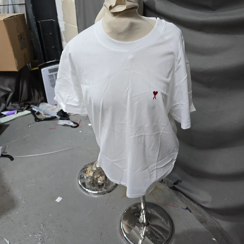 AMI ALEXANDRE MATTIUSSI WHITE T-SHIRT – RED HEART LOGO, SIZE LARGE