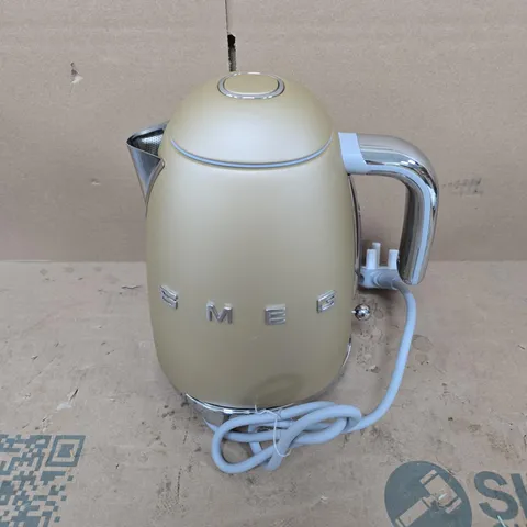 BOXED SMEG 50'S RETRO KETTLE - MATT CHAMPAGNE 