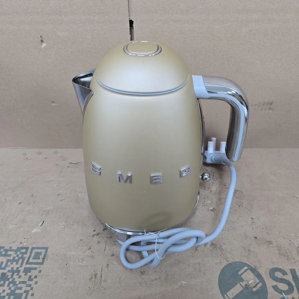 BOXED SMEG 50'S RETRO KETTLE - MATT CHAMPAGNE