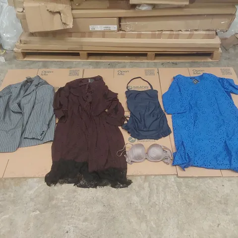 PALLET CONTAINING APPROXIMATELY 525x BRAND NEW ASSORTED DESIGNER CLOTHING ITEMS INCLUDING: JD WILLIAMS DRESSES, FIGLEAVES BRA, SIMPLY BE BLAZER ECT