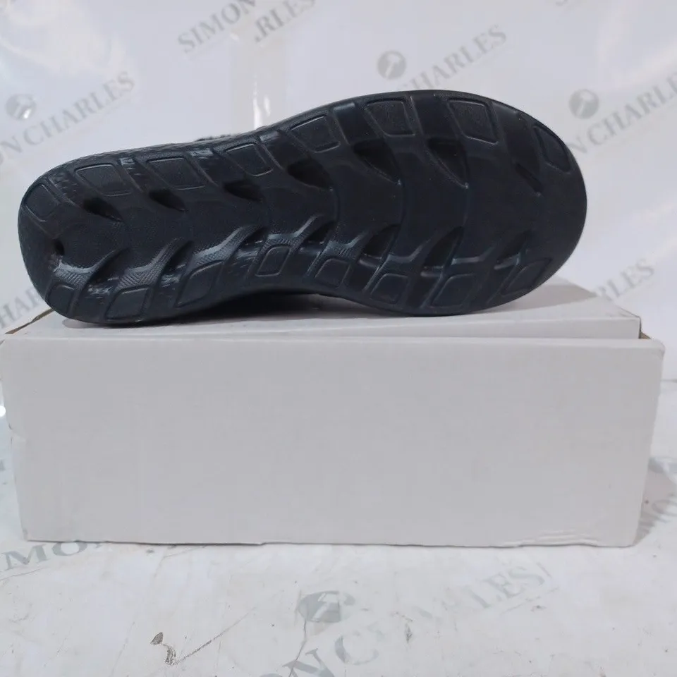 BOXED PAIR OF SKECHERS WINTER ON THE GO FAUX FUR TRIM BOOTS, BLACK - SIZE 5.5