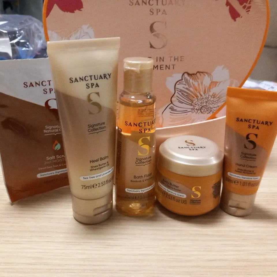 BOXED SANCTUARY SPA S LOST IN THE MOMENT GIFT SET