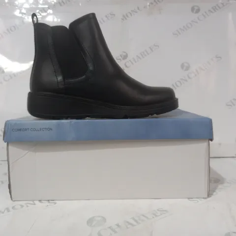 BOXED PAIR OF AJVANI SIDE-ZIP BOOTS IN BLACK UK SIZE 5