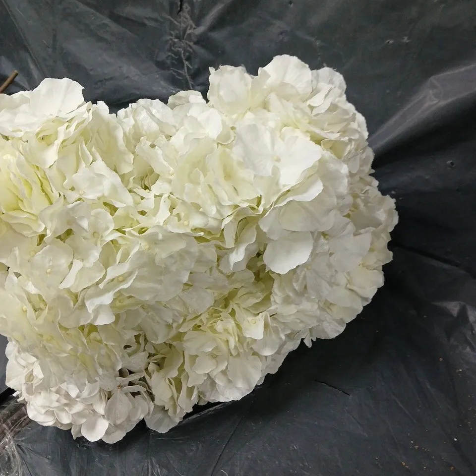 DECORATIVE ARTIFICIAL LARGE WHITE FLOWERS