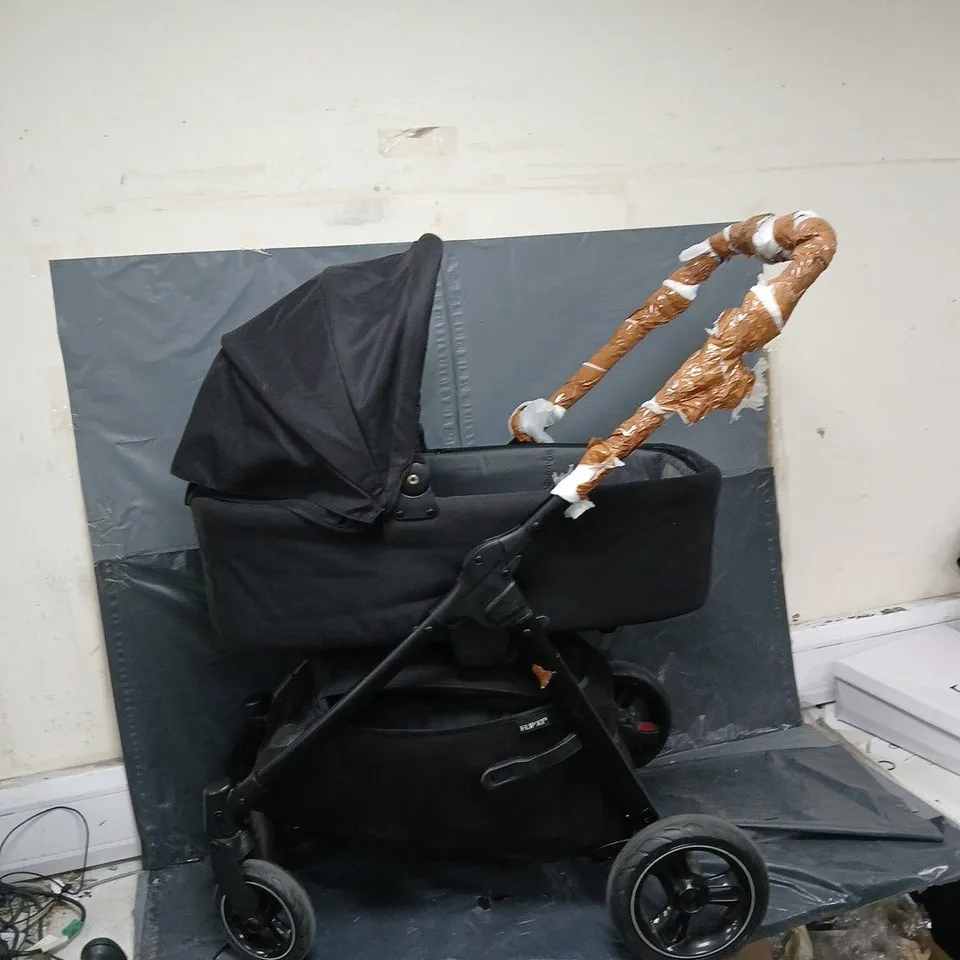 MAMAS AND PAPAS FLIP XT3 - BLACK - COLLECTION ONLY 