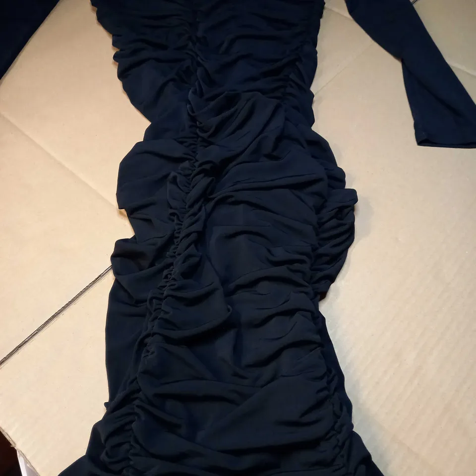 BOOHOO BLACK RUCHED FRONT AND BACK MIDI DRESS - SIZE 22