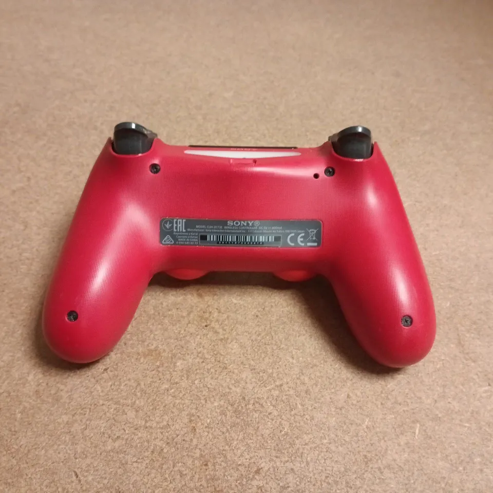 SONY PLAYSTATION 4 DUALSHOCK 4 WIRELESS CONTROLLER IN RED