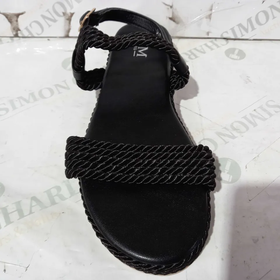 BOXED PAIR OF CM PARIS SLING BACK ROPE DETAIL FLATFORM SANDALS IN BLACK EU SIZE 40