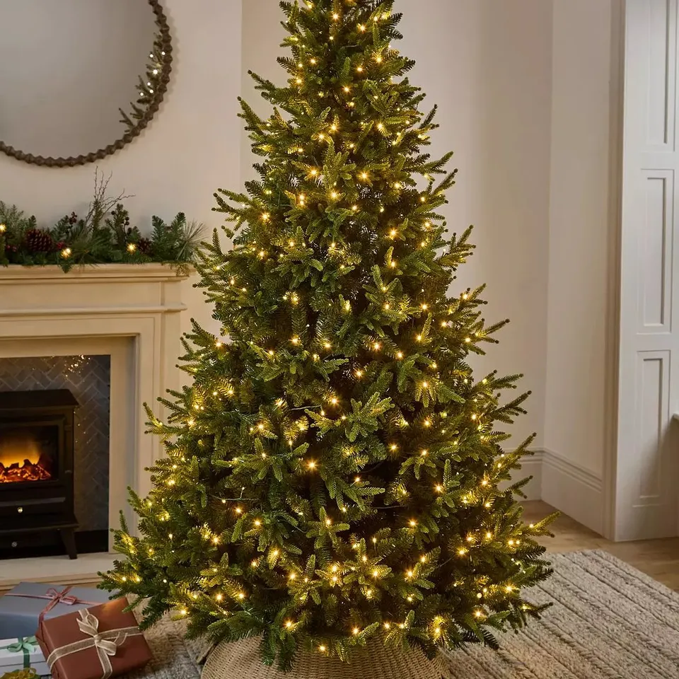 BOXED 6FT WONDERLAND PRE LIT CHRISTMAS TREE WITH MEMORY WIRE AND EASY LIGHT FUNCTION RRP £190
