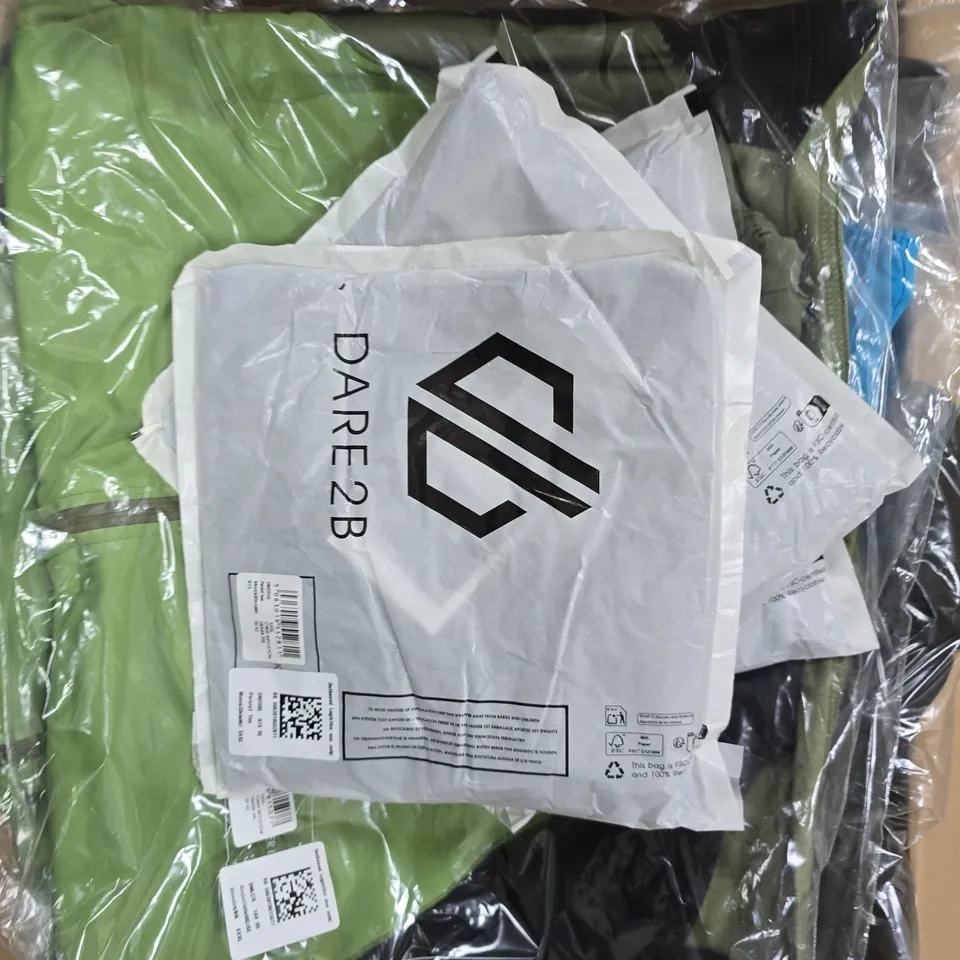 APPROXIMATELY 27 ASSORTED BRAND NEW REGATTA CLOTHING ITEMS IN VARIOUS SIZES, STYLES & COLOURS TO INCLUDE PERSIST T SHIRT, MAWSON SHORTS ETC
