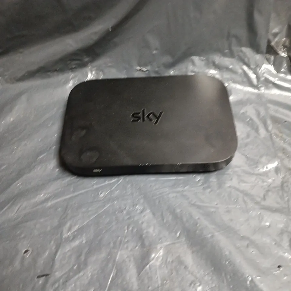 SKY SET-TOP BOX - BLACK, HDMI OUT, OPTICAL OUT 